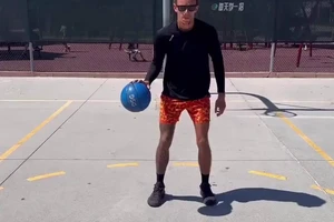  如何模仿篮球偶像的进步方式：中学生篮球选手的必修课